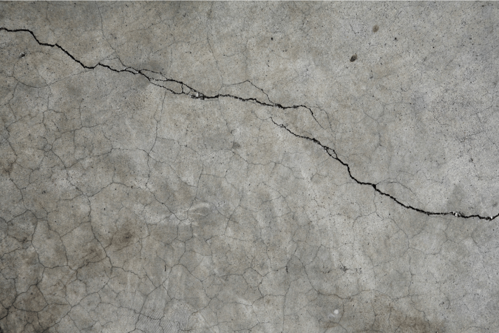 Concrete with splintered crack